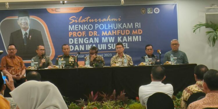 Forum silaturahmi KAHMI Sulsel dan IKA Universitas Islam Indonesia (UII) Sulsel di Hotel Grand Claro Makassar, Minggu, 26 Februari 2023. (Dok/ist.)