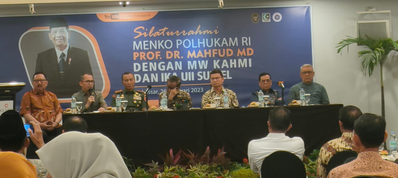 Forum silaturahmi KAHMI Sulsel dan IKA Universitas Islam Indonesia (UII) Sulsel di Hotel Grand Claro Makassar, Minggu, 26 Februari 2023. (Dok/ist.)