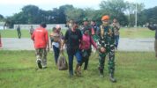 Proses evakuasi korban banjir dan tanah longsor di Kecamatan Latimojong, Kabupaten Luwu, Minggu (5/5/2024). (Dok. Penerangan Lanud Sultan Hasanuddin).