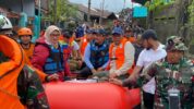 Pj Gubernur Sulsel Dampingi Mensos RI Pantau Banjir di Makassar