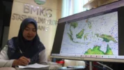 Badan Meteorologi, Klimatologi, dan Geofisika (BMKG) Saat Mengamati Arah dan Kecepatan Angin