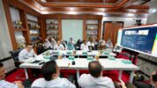 Sekretaris Daerah Provinsi Sulawesi Selatan, Jufri Rahman Memaparkan Langkah Pemprov Sulsel Dalam Mendorong Kabupaten/Kota Sehat (KKS) di Sulsel dalam Verifikasi Lanjutan Tingkat Nasional Tahun 2025 oleh Tim Verifikator KKS Pusat secara virtual dari Ruang Rapat Sekda, Rabu (27/8/2025).
