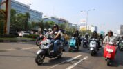 Wawali Harris dan Ratusan Pecinta Vespa Bekasi Ekspresikan Semangat Kemerdekaan di Jalan