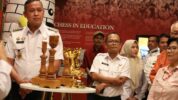 Wali Kota Bekasi, Tri Adhianto Saat Berkunjung ke Museum Catur Utut Adianto